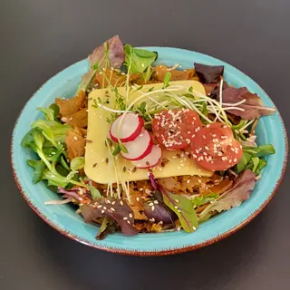 Toplo-hladna seitan cheese salata