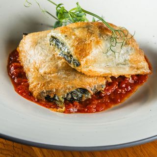 Štrukli od blitve na šalši od rajčice