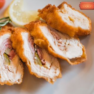 Pureća roladica sa sezamom na hren umaku