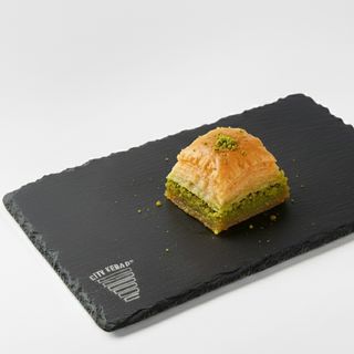 TURSKA BAKLAVA S PISTACIJAMA (1 kom)