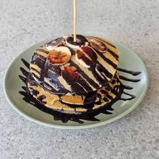 Palačinke s bananom i čokoladnim preljevom