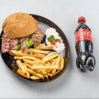 Chesseburger+pomfrit+coca cola