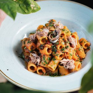 Tjestenina Tonno e olive