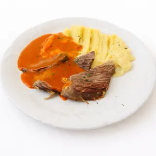 Lešo junetina, pire i paradajz sos