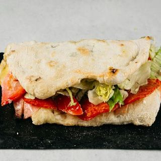 Sir pršut u pizza tijestu