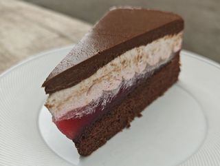 Torta s malinama i čokoladom