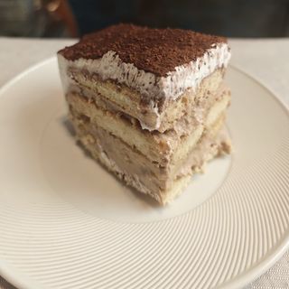 Torta s čokoladnom kremom,bananama i piškotama