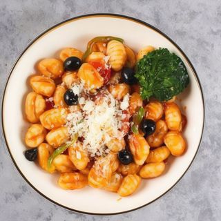 Njoke s gljivama, vrhnjem i pancetom