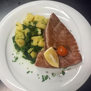 Tuna sa žara i blitva s krumpirom