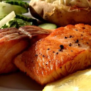 Losos sa žara i blitva s krumpirom