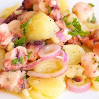 Rižoto s plodovima mora,salata