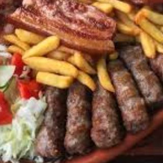 Musaka od krumpira i mesa,salata