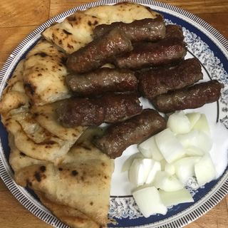 6. Male pljeskavice u lepinji