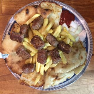 35. Dječji ćevapi s malim pomfritom, lepinja i Coca-Cola