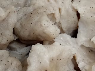 Heljdini trganci sa svježim slatkim kupusom i domaćom kobasicom od divljači iz vlastite proizvodnje