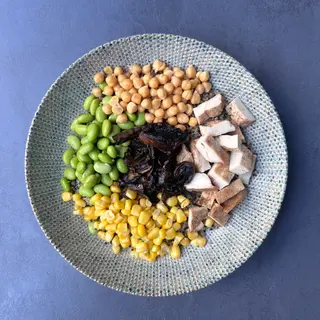 Quinoa & edamame pileća salata