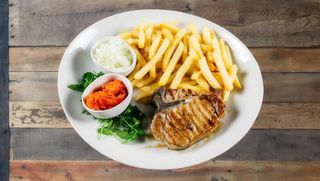 Teleći kotlet s prilogom