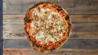 Pizza s tunjevinom velika