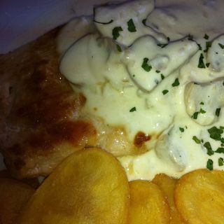  Piletina u gorgonzoli s kroketima