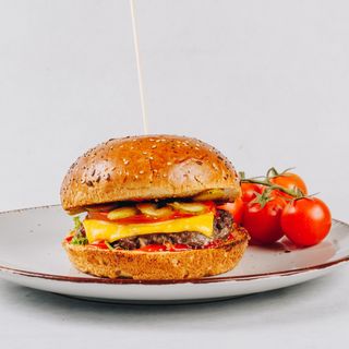 ‘Cheeseburger + pomfrit 