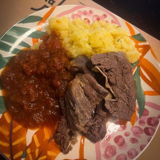 Lešo meso s restanim krumpirom i šalšom