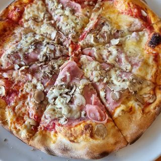 Pizza Capricosa