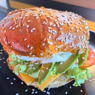 Burger jaje, avokado