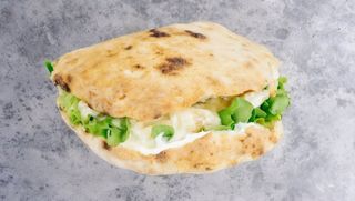 Piletina sa sirom u domaćoj lepinji