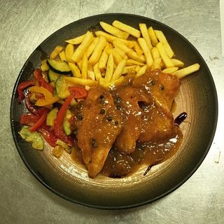 Pureći medaljoni u umaku od zelenog papra