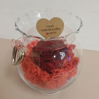 Dehidrirana ruža Valentinovo u staklu