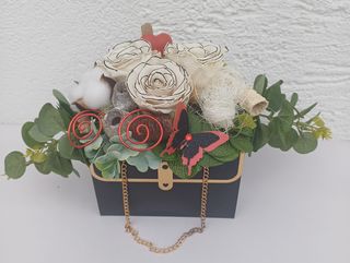 3 Dehidrirane ruže bijele sa iscrtanim rubom u torbici