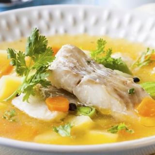 Gusta bijela riblja juha sa noklicama od škarpine