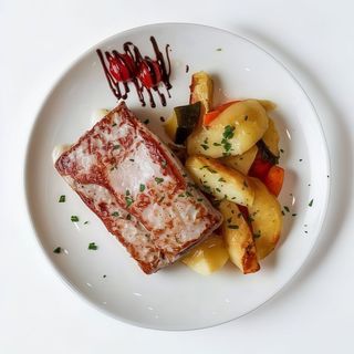 Punjeni lungić sa šunkom i sirom+pomfrit