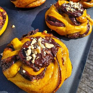 Choco twist (pletenica sa čokoladom i lješnjacima) 