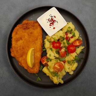 Pileći zagrebački, krumpir salata, tartar umak + Palačinka nutella + Coca cola