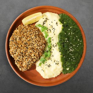 Pileći bečki sa sezamom, pire krumpir i špinat + Palačinka nutella + Coca cola