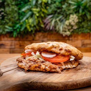 Trgani gujdek u sočnoj lepinji 