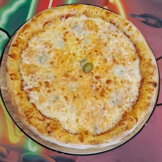 Quattro Formaggi Pizza