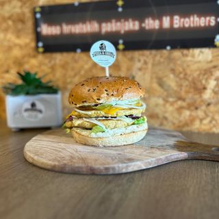 Kokoš šanell bacon burger