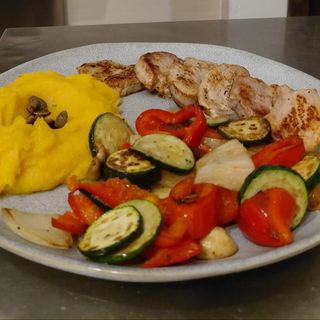 Lungić na kremi od bundeve s pečenim povrćem