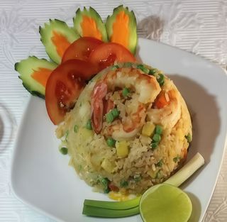 Pržena riža sa jajima i povrćem