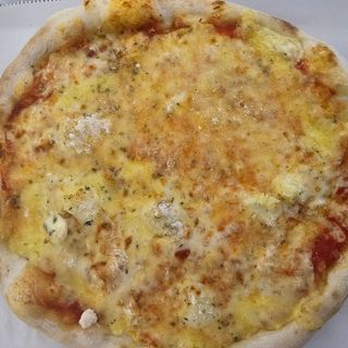 Pizza 4 vrste sira mala