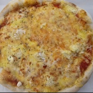 Pizza 4 vrste sira srednja