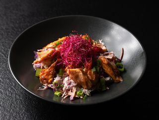 Salata s lososom i chilli umakom