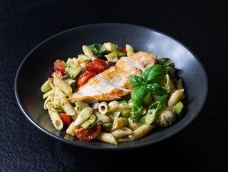 Pesto salata s piletinom