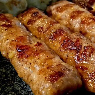 Pileći ćevapi, lepinja, luk srebrenac 