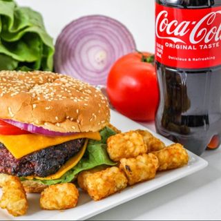 Cheeseburger + Coca cola 0,5l