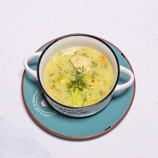 Prokulica, cvjetača i brokula na bijelo