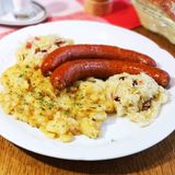 Pečenice s kiselim zeljem i krumpirom