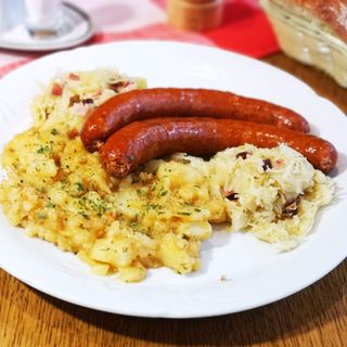 Pečenice s kiselim zeljem i krumpirom